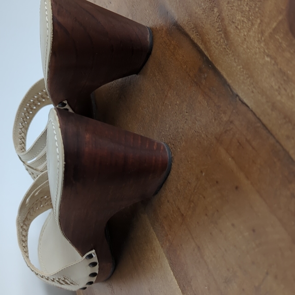 FINAL SALE 🆕🌿NICOLE FARHI SANDALS🌿 - Picture 8 of 10